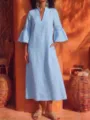 Vestido midi azul claro con mangas de campana y cuello en V, elegante prenda unicolor. - S / Azul cielo