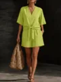 Vista detallada de conjunto de top con cuello en V y shorts verde lima con lazo. - S / Parte Superior Y Inferior / Verde Hierba