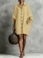 Vista detallada del vestido camisa de lino casual, ajuste relajado para estilo cotidiano. - S / Caqui