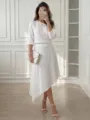 Vista detallada de un conjunto blanco informal con top de hombros descubiertos y falda. - S / Blanco
