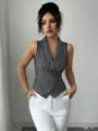 Top de blazer sin mangas a rayas blancas y negras minimalista con cintura cruzada. - S / Negro