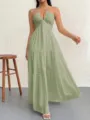 Vestido largo verde salvia con cuello halter y escote en V profundo para fiesta de verano. - S / Verde claro