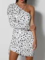 Vestido corto ajustado sexy de hombro descubierto con estampado de lunares blancos y negros - S / Blanco