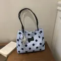 Bolso de hombro azul con lunares, asa trenzada y bonito colgante de estrella para mujer. - Estilo Con Colgante / Azul