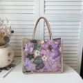Jute Tragetasche mit lila Pailletten Blumen bestickt, stilvolle lässige Sommer Damentasche. - Lila