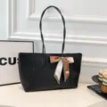Bolso tote negro minimalista para mujer, bolso de hombro grande con pañuelo de seda elegante. - Con Pañuelo / Negro