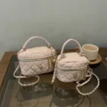 Sac bandoulière matelassé rose avec chaîne dorée, élégant sac fourre-tout pour femme. - Grand Avec Pendentif / Rose