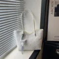 White star patterned tote bag with cute bunny plush pendant, stylish large capacity commuter bag. - With Pendant / White