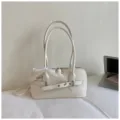 Witte schoudertas onderarmtas met gesp en strik, retro trendy stijl voor dames mode. - Broken Wit
