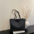 Bolso tote de cuero negro para mujer, bolso de hombro minimalista de gran capacidad con flor - Negro
