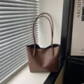 Bolso de Hombro Tejido Marrón de Cuero PU Tote Grande Casual Bolso de Axila para Mujer - Marrón