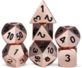 Détail d'un ensemble de dés métalliques polyédriques or rose pour jeux DND. - Cuivre