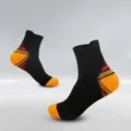 Atmungsaktive Sport Kompressionssocken für Damen und Herren, ergonomische Passform für Fitness. - Orange