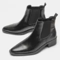 Dettaglio angolare di stivaletti Chelsea in pelle nera lucida con tacco a blocchetto - 40 / Nero (KD5041)
