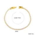 Vue détaillée d'un élégant bracelet de tennis doré de 18 cm avec zircone de 2 mm - Style Rond Clair Doré (BR26832AG)