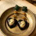 Vintage heart drop earrings with golden cameo relief and emerald green square studs - Black Heart Cameo Beaded Style (2609058)