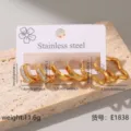 Drei Paar goldene Edelstahl Creolen Set mit glänzenden Strasssteinen - Drei-Paar Reifenohrring-Set (BJGE1838) / Gold