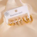 Exquisites Set aus drei vergoldeten Edelstahl-Creolen mit funkelnden Strass-Steinen - Nischen-Design Creolen mit Strass, 3er-Set (BJGE2363) / Gold