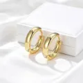 Elegante goldfarbene glatte Creolen für Damen minimalistischer Schmuck-Accessoire - 14K Vergoldet