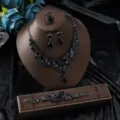 Elegantem Schmuckset aus schwarzen Edelsteinen mit Kette, Ohrringen, Armband und Ring - Halskette Ohrringe Ring Und Armband / Gunmetal