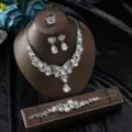 Elegantem silbernen Kristall Halskette Ohrringe Armband und Ring Set für die Abendparty - Halskette Ohrringe Ring Und Armband / Silber
