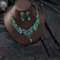 Elegante set di gioielli in cristallo verde con collana floreale e orecchini a goccia - Verde Argento (G502)