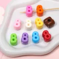 Perles acryliques colorées à grand trou numéro 8 pour la création de bijoux DIY - Chiffre 8 (Couleur Aléatoire) / Lot de 10