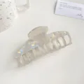 Große schillernde Meerjungfrau-Haarklammer in weißer Perlenoptik für dickes Haar Styling - 9.5cm / Grau