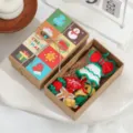 Handgestricktes Häkel-Weihnachtsschmuck-Set in einer festlichen Geschenkverpackung - Stil O / Geschenkbox