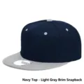 Tweekleurige hiphop-pet met platte rand, marineblauwe kroon en lichtgrijze rand - M (56-58cm) / Marineblauwe bovenkant lichtgrijze klep (Snapback)