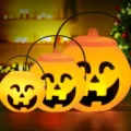 Set aus drei leuchtenden Halloween-Kürbis-Laternen in verschiedenen Größen für die Tischdeko - Kürbiseimer 3er-Set (+ LED) / S/M/L 3er-Set + LED