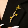 Elegante spilla a ramo dorato con bouquet di fiori gialli, accessorio per abiti - Stile a Forma di Ramo (WG-0895) / Senza Fiore / oro kc