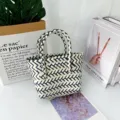 Bolso de mano artesanal de cuadros azul marino y blanco para regalos o uso playero - Pequeño (Sin Lazo) / Azul Marino Blanco