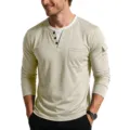 Detailweergave van een beige heren henley shirt met lange mouwen en dubbele kraag - Abrikoos