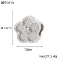 Silberner Edelstahl Blumenanhänger Perle für DIY Schmuckherstellung mit 1,0cm Maßen - Geprägte fünfblättrige Blume (BP3461A)