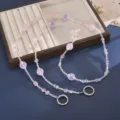 Luxuriöse pastellviolette Glasperlen-Umhängekette für Taschen und Mobiltelefone - Matte Perle & Blume Crossbody Kette / Lila Rosa