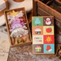 Handgefertigter Weihnachtsbaum-Anhänger aus Chenille in einer Geschenkbox - Chenille Weihnachtsbaum Stil 3 (In Box) / Kartonverpackung