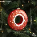 Rode kerstboomversiering in de vorm van een donut met wit glazuur, 10,5 cm groot - Donut Stijl B