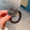 Elegant klaverblad haarrekkertje met kristal, sprankelend grijs strass haartouw variant. - Bloemen Grijs