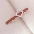 Elegante vintage strass haarklem met bruine stof en sprankelende vierkante kristallen gesp. - Strass Ruit (YU655) / Bruin