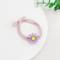 Schattig roze haarelastiekje met paarse madeliefje bedel voor dagelijks gebruik detail view - Paars