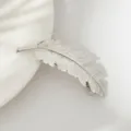 Minimalistische zilveren veer haarspeld elegante metalen haarclip voor vrouwen dagelijks accessoire - Zilveren Veer