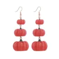Charmante herfst pompoen oorhangers, levendige rode gelaagde oogstfeest trendy sieraden. - Rood