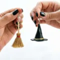 Pendientes asimétricos de Halloween sombrero de bruja escoba joyería de fiesta linda moda - Escoba Con Sombrero 3D