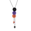 Detailopname van de creatieve meerkleurige knop hangende ketting in unieke gotische stijl. - Ketting / Ketting Nr. 1