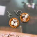 Boucles d'oreilles clip nid d'oiseau oeuf originales drôles bijoux nourriture style détail - Boucles d'Oreilles Clips Oeuf de Caille