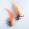 Divertidos pendientes colgantes de muñeca Troll pelo naranja neón retro elegante. - Gancho de Oreja Naranja