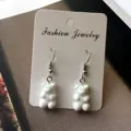 Handgemachte weiße Gummibärchen Ohrringe mit Metallhaken, süßer und niedlicher Modeschmuck. - Haken-Stil / Weiß