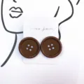 Vintage braune Knopfohrringe Damen Retro Harajuku verspielt Modeschmuck Ohrschmuck. - M / Kaffeebraun