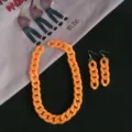 Oranger Acryl klobige Kette Halskette und Ohrringe Set, 90er Retro Disco Stil Modeschmuck. - Set / Orange